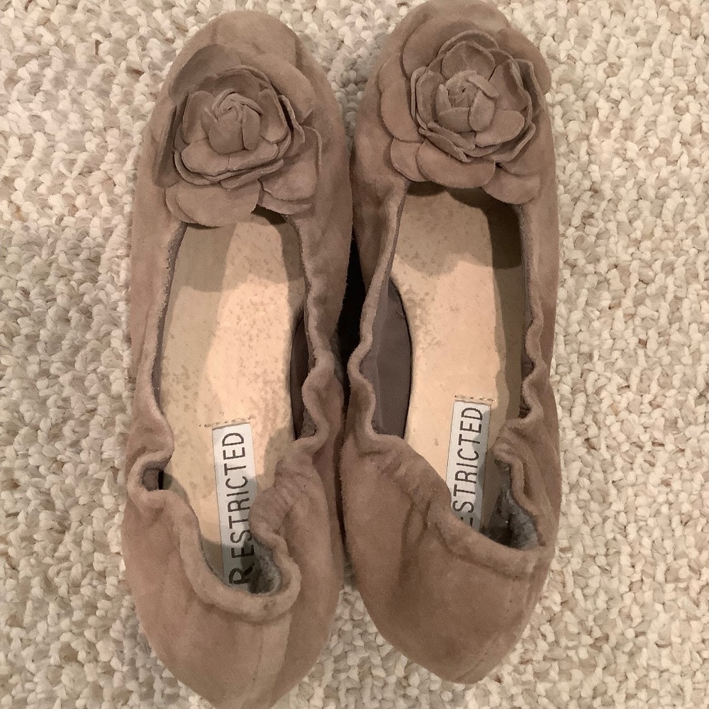Restricted Tan suede wedge platforms